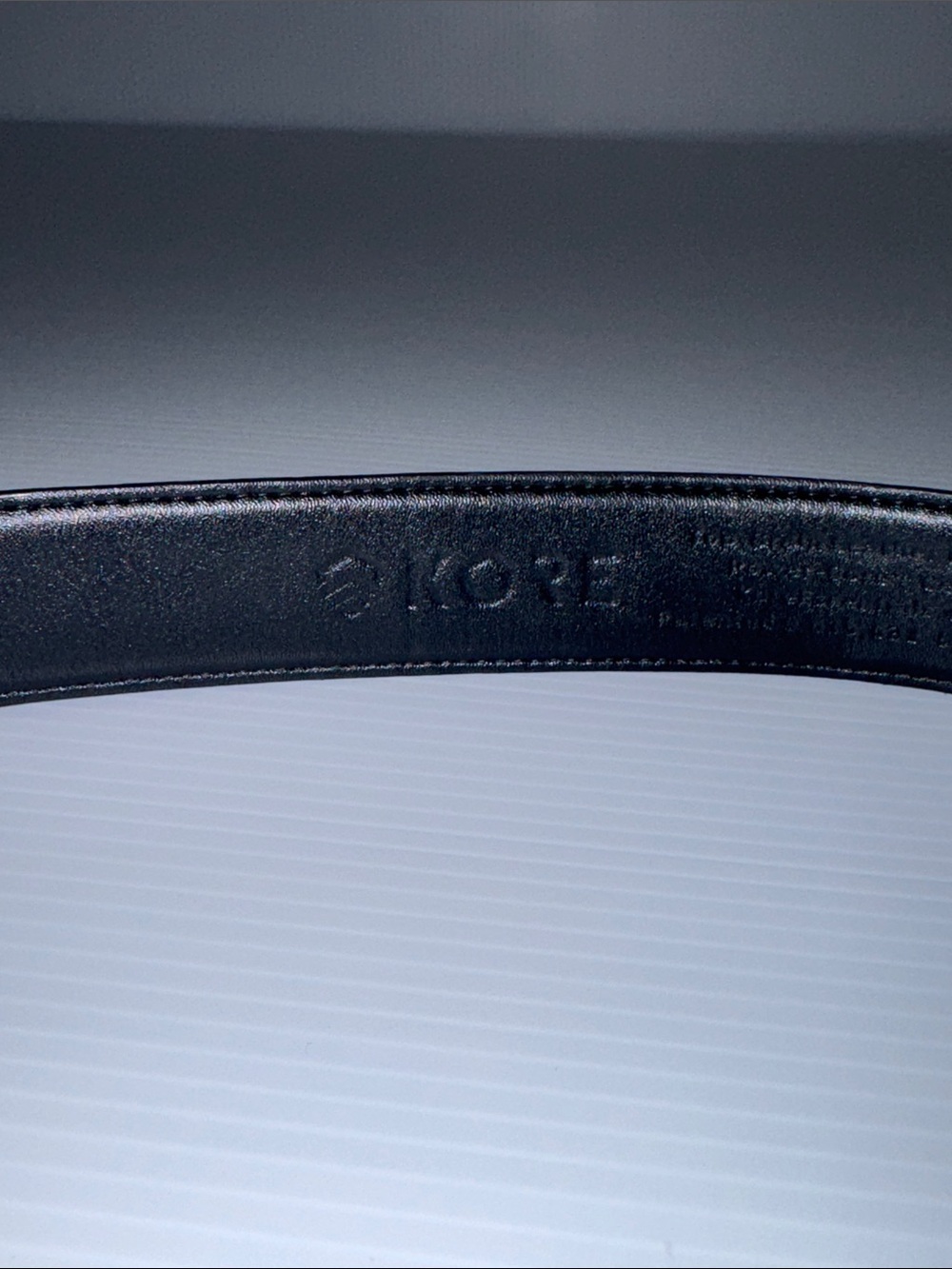 Men's Black Leather Belt with Brushed Silver Buckle - Picture 3 of 4